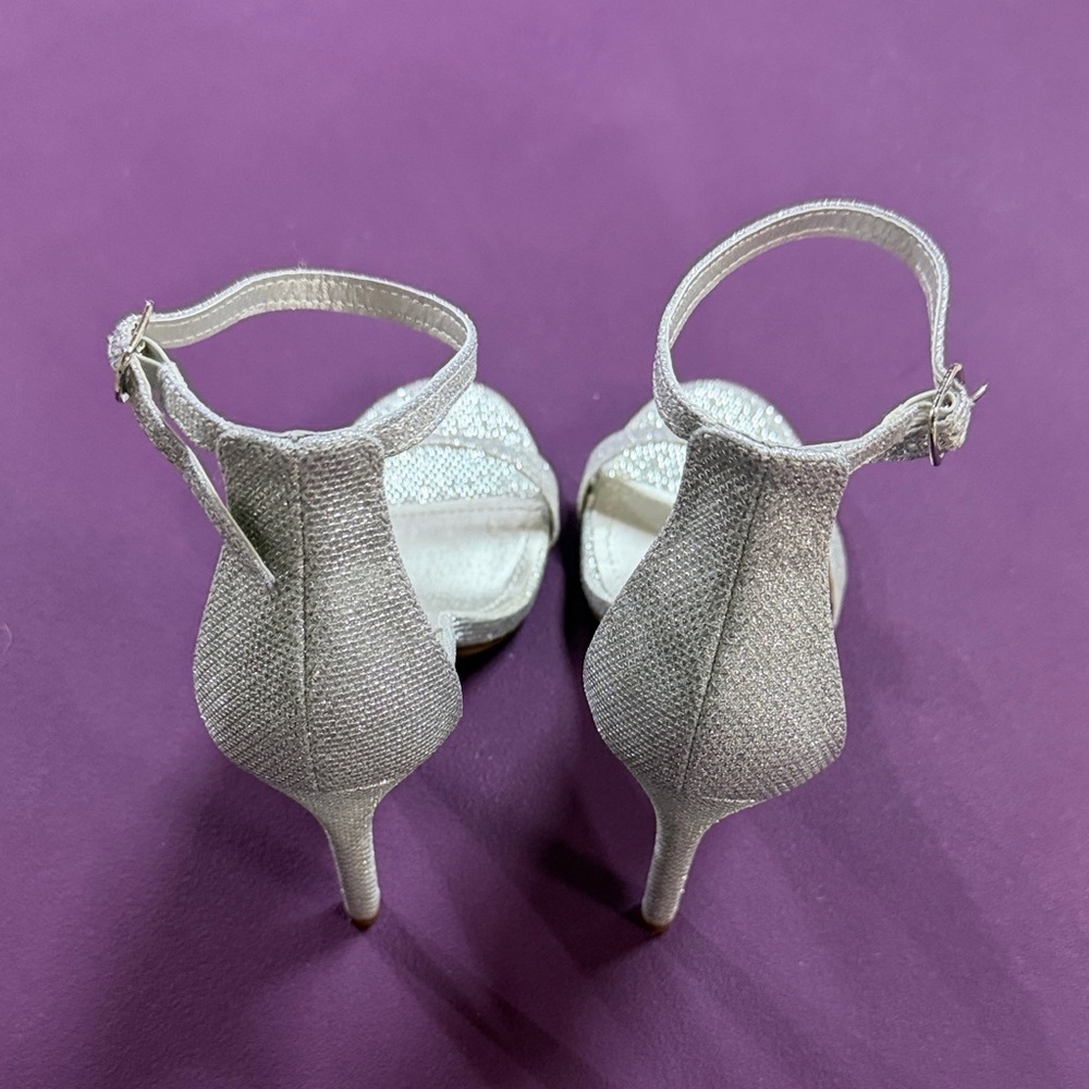 Dream Pairs Shimmering Silver Heels, Size 6 - Picture 3 of 11